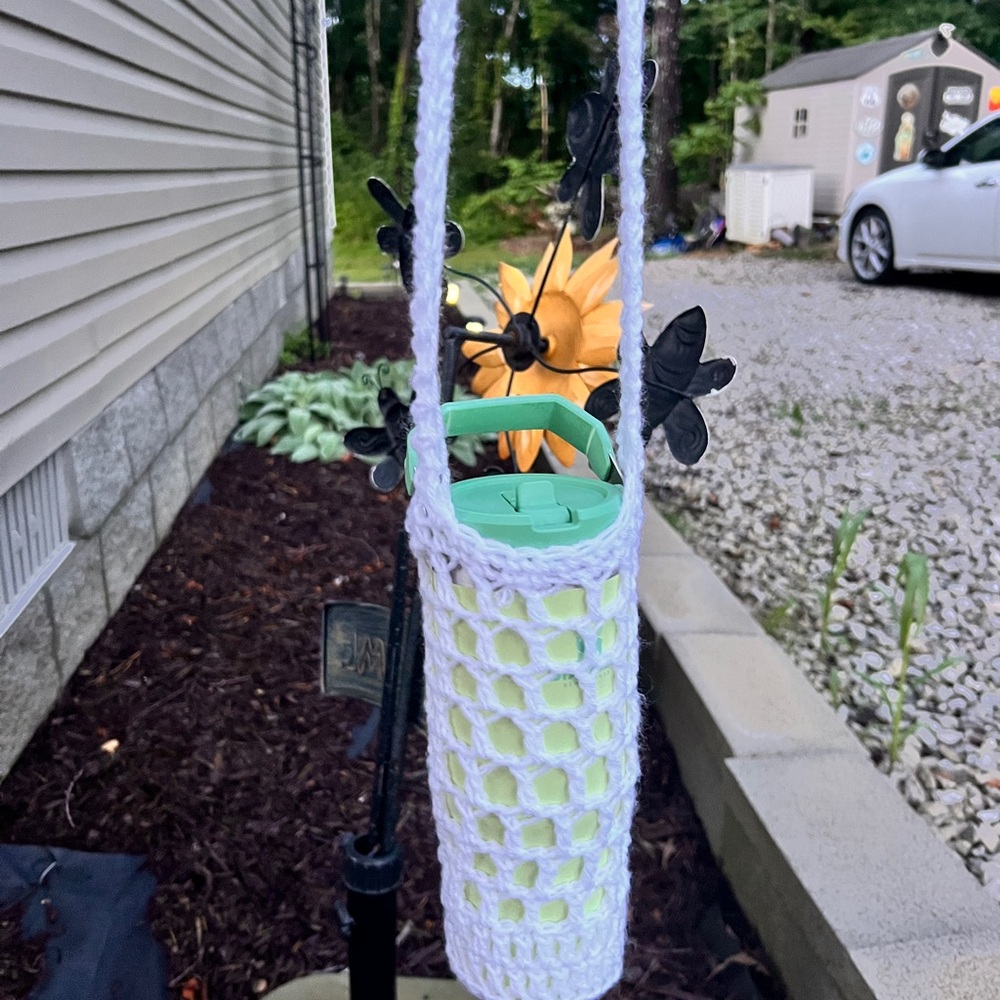 Hand Crochet 20oz Water Bottle Holder (White) - Picture 1 of 2